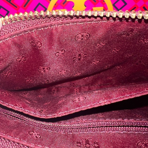 Tory Burch Wristlet. Maroon/Burgundy - Picture 2 of 6